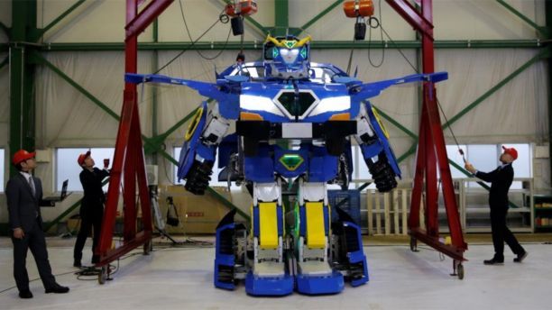 日本制造变形汽车 可以变成机器人也可以驾驶
