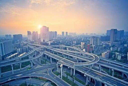 交通运输部：优化交通布局 建设100个综合交通枢纽城市